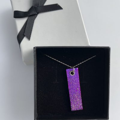 Gift shop – Hot pink pendant boxed